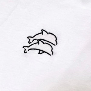 Logo in embroidery at chest 